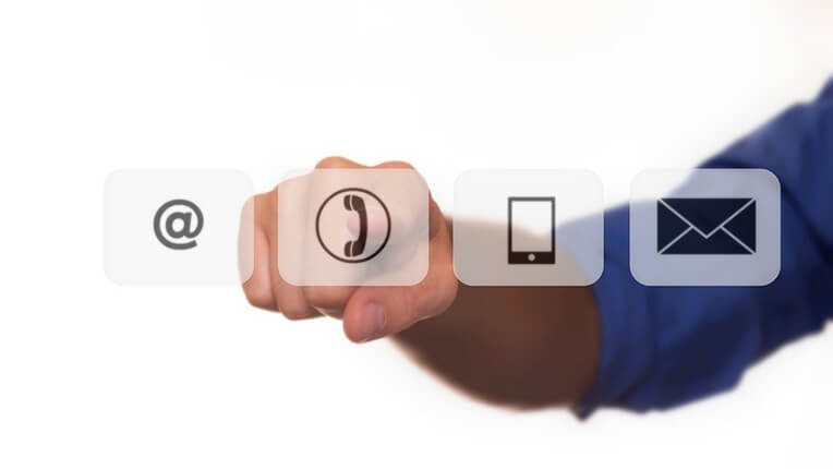 ></p>
<p>メルマガ等で添付ファイルを送る方法には、<strong>メール配信システムを利用する方法</strong>や<strong>添付ファイルをURL化してそのURLをメールで送る方法</strong>などがあります。ファイルをURL化する方法は、Googleドライブ等クラウドストレージを利用する方法、GigaFile便などのファイル転送サービスを利用する方法などです。</p>
<p>メール配信システムを利用する場合には、ファイル自体が受信者のもとに届くので、開封率が高いという特徴があります。しかし、ファイルサイズの制限やセキュリティ対策に注意する必要があるでしょう。</p>