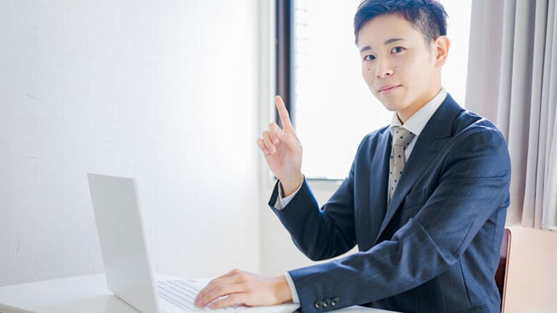 >ここでは、メール配信システムの選び方のコツについて、以下の点をお伝えします。</p>
<ul>
<li>直感的な操作性で簡単に使えるか</li>
<li>ストレスなく配信リストを管理できるか</li>
<li>高速な一斉配信と到達率の高さに定評があるか</li>
<li>万が一の際も安心のサポート体制が整っているか</li>
</ul>
<p><code>
<a href=