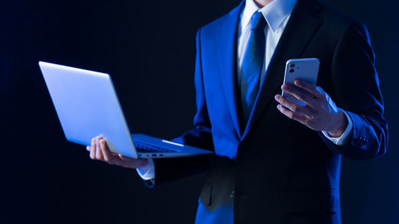 ></p>
<p><strong>メール配信のクリック率についてと、業界別平均値や改善方法などを、徹底解説してきました。</strong>メルマガ担当の方は、ぜひ参考になさってください。</p>
<p>メルマガはまずは開封してもらわねばなりません。リンクへのクリックはその次のステップになります。</p>
<p>「メルマガのクリック率を上げる8つの方法」を活用して、トライアンドエラーでメルマガの質を高めましょう。</p>
<p><strong>ユーザーにとって有益な情報を、的確なタイミングで配信するように心がけていれば、結果としてクリック率は向上するはずです。</strong></p>