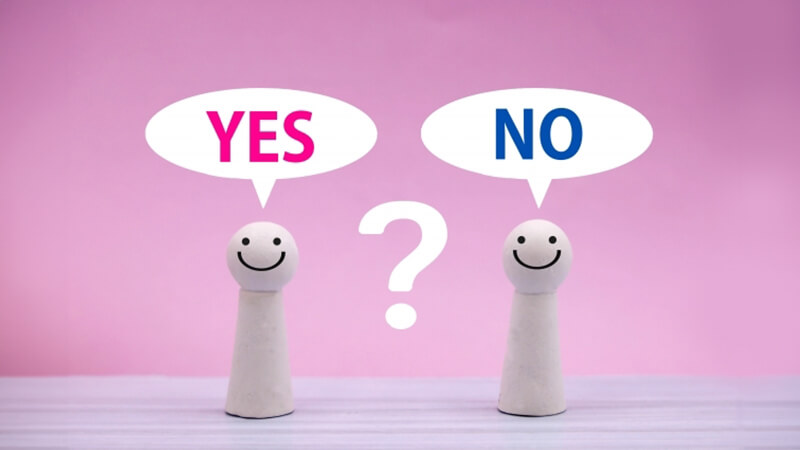 ></p>
<p>次に、メール配信システムを選ぶ際の注意点について、以下の内容を紹介していきます。</p>
<ul>
<li>メール配信の目的と規模に合ったシステムを選ぶ</li>
<li>費用・料金だけでなく、機能や使いやすさも重視する</li>
<li>セキュリティ対策やサポート体制も確認する</li>
<li>長期的な運用コストを見据えて選択する</li>
</ul>
<h3>メール配信の目的と規模に合ったシステムを選ぶ</h3>
<p>メール配信システムを選ぶ際に重要なポイントは、まずメール配信の目的と規模を明確にすることです。<br>メール配信の目的が販促や情報提供などによって異なるため、その目的に合った機能や設定が必要となります。</p>
<p>また、<strong>配信するメールの規模も重要</strong>であり、毎日大量のメールを送る場合と、少数のターゲットに向けて送る場合とでは必要なシステムが異なります。メール配信の目的がクーポンやセール情報の配信であれば、顧客情報の管理や自動返信機能が重要となります。</p>
<p>一方、情報提供やニュースレターの場合は、<strong><a href=