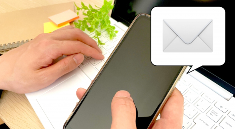 ></p>
<p>メルマガの開封率とは、<strong>「そのメルマガを、どのくらいのユーザーが開封したか」</strong>を表す指標です。<br>届いたメルマガをクリックしてサイトにアクセスすることで、開封数にカウントされます。</p>
<p>開封数が多ければ多いほど、単純にメルマガが読まれていると思っていいでしょう。</p>
<p>では、どのようにメルマガ開封率は求められているのでしょうか？</p>
<h3>開封率の計算式と測定方法</h3>
<p>メルマガ開封率は、メルマガの配信数から開封数を割って計算します。</p>
<ul>
<li style=