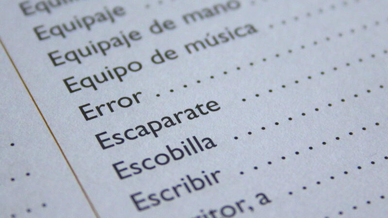 ></p>
<p>次に、BCCでの一斉送信が推奨されない5つの理由について、以下の内容を紹介していきます。</p>
<ol>
<li>個人情報漏洩のリスクが高い</li>
<li>メール送信上限数の制限がある</li>
<li>迷惑メールに振り分けられやすい</li>
<li>メールの効果測定ができない</li>
<li>受信者に不信感を与える可能性がある</li>
</ol>
<h3>1. 個人情報漏洩のリスクが高い</h3>
<p>BCCで送信予定のメールを誤ってTOやCCに設定し送信してしまった場合、操作上は「簡単なミス」ですがリスクが伴います。</p>
<p>TOやCCは送信先のメールアドレスが特定されてしまうため、これは<span style=