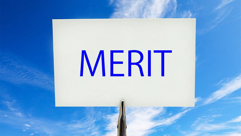 ></p>
<p>次に、メール配信システムを導入するメリットについて、以下の内容を紹介していきます。</p>
<ul>
<li>大量のメールを一括で素早く配信できる</li>
<li>配信ミスを防止し、確実にメールを届けられる</li>
<li>ターゲットに合わせたメール配信で、マーケティング効果アップ</li>
<li>安心のセキュリティ対策</li>
</ul>
<h3>大量のメールを一括で素早く配信できる</h3>
<p>メーラーでメールを送信する場合は、<span style=