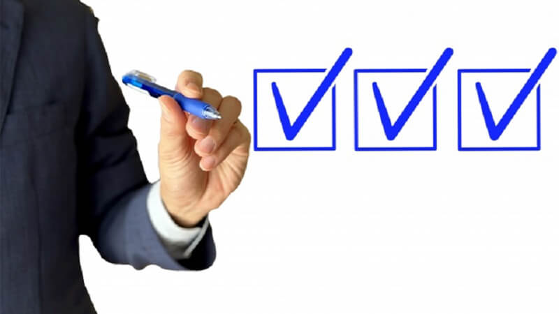 お断りメールの注意点をチェックするイメージ画像