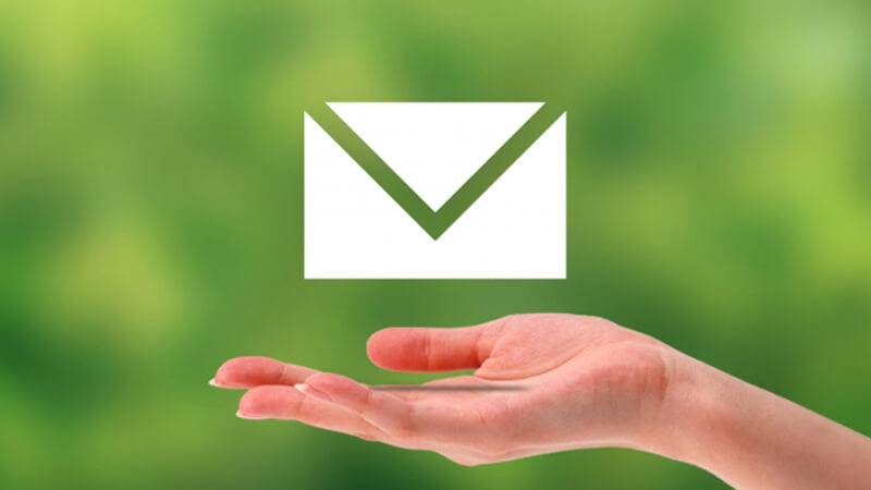 ></p>
<p>この記事では、同報メールについてご紹介しました。</p>
<p>ビジネスの場面においてよく使われる同報メールですが、複数のアドレスに一斉送信する点ではリスクも付きまといます。<br>迷惑メールとみなされることや、個人情報の漏洩につながる場合もあり、一歩間違えれば企業の信用が落ちてしまう可能性があります。</p>
<p>こうした誤送信や未達のリスクを軽減するなら、安全で効率的に使用できるメール配信システムの導入を検討しましょう。</p>