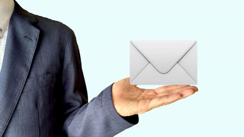 ></p>
<p>「突然のご連絡失礼いたします」は、ファーストコンタクトとなるメールだけでなく、予告のない情報提供・共有を行う際に使用しやすい一文です。新規開拓の営業メールはもちろん、緊急連絡に関する社内メールにも活用できます。</p>
<p>ただし、送信者の要望を一方的に押し付けるようなメール文は適切といえません。相手の事情も踏まえたうえで、シーン別の例文や注意点を参考にしながら好印象なコミュニケーションを図っていきましょう。</p>