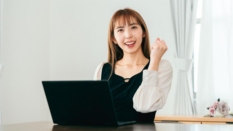 ></p>
<p>次に、<strong>間違いを未然に防ぐメール作成のコツ</strong>について、以下の内容を紹介していきます。</p>
<ul>
<li>送信前のセルフチェックで間違いを防止</li>
<li>テンプレート活用で効率的にミスを削減</li>
</ul>
<h3>送信前のセルフチェックで間違いを防止</h3>
<p>間違いを未然に防ぐためには、チェックリストを作成し<strong>セルフチェックを行いましょう。</strong>送信する前に落ち着いて読み返す、クセをつけることが大切です。</p>
<div class=