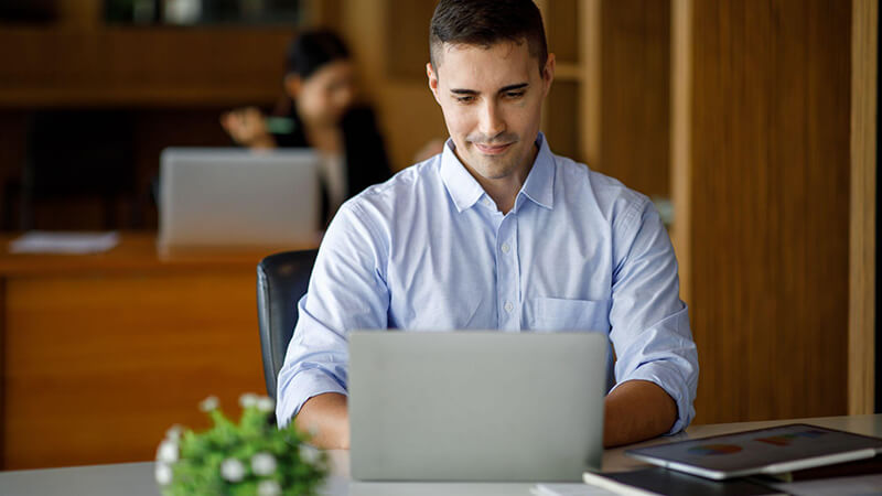 ></p>
<p>ここからは、【英語版】不在通知の自動応答（自動返信メール）例文について、以下の内容を紹介していきます。</p>
<ol>
<li>休暇の場合</li>
<li>出張の場合</li>
<li>営業時間外の場合</li>
</ol>
<h3>1. 休暇の場合</h3>
<div class=