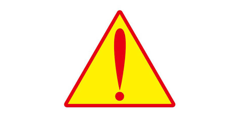 ></p>
<p>ここからは、催促メールを送るタイミングと注意点について紹介していきます。</p>
<ul>
<li>納品物や書類の遅延時の対応</li>
<li>入金確認ができていない場合の対処法</li>
<li>メールの返信がない時の催促タイミング</li>
</ul>
<h3>納品物や書類の遅延時の対応</h3>
<p>納品物や書類が必要なのに手元に届いていない場合は、催促しなければいけません。特に、納品物や書類が他の取引先などにも影響を及ぼす場合は、早めの対応が必要です。約束の期限を過ぎていたら、すぐに催促をしても問題ありません。</p>
<p><strong>緊急性が高い場合は、いつまでに必要かを分かりやすく明記して催促メールを送りましょう。</strong>期限を設定しなければ、再び遅延が発生する可能性があります。緊急性が高くても、催促のメールを送る際は、相手を尊重することを意識した文面を作成しましょう。</p>
<p>また、期日を設けていない納品物や書類が遅延した場合は、焦る必要がありません。そのため、期限を設定しつつ柔らかい文面で対応を促しましょう。</p>
<h3>入金確認ができていない場合の対処法</h3>
<p>売上金額などの入金が、所定の期日までに確認できなかった場合は、期日を過ぎた段階で対応が行われたかを確認しましょう。ただし、相手方が入金を完了していても社内のミスなどで確認できていないという事態も考えられます。そのため、<strong>メールで催促する前には社内でのチェックを入念に行いましょう。</strong></p>
<p>また、入金が確認できない理由が金融機関のシステム的な事情である場合も考えられます。そのため、相手方にメールで催促をする前に、金融機関へ確認してもよいでしょう。</p>
<p>相手方が小規模な会社や個人事業主などの場合、単純に入金漏れというケースもあります。そういった場合でも、催促をする際は過度に相手方を責めるような言葉遣いは避けましょう。</p>
<h3>メールの返信がない時の催促タイミング</h3>
<p>期限を設定して返信を依頼したメールに対して、対応されないケースは少なくありません。そうした場合、緊急性が高くない限り、1日程度は待つ余裕を持ちましょう。相手方の社内で確認などに時間がかかって、返信できないことも考えられます。</p>
<p>ただし、期限から数日経過した場合は忘れられている可能性があります。そのため、期限からある程度の日数が経過したら催促のメールを送っても問題ありません。</p>
<p>期限を設定しても、メールを返信するスピードには個人差があるため、催促のタイミングを一概には決められません。しかし、他の取引先などに迷惑がかかる場合は、社内外への影響を考慮して早めに催促のメールを送りましょう。</p>
<h2>催促メールの送信後の対応</h2>
<p><img decoding=