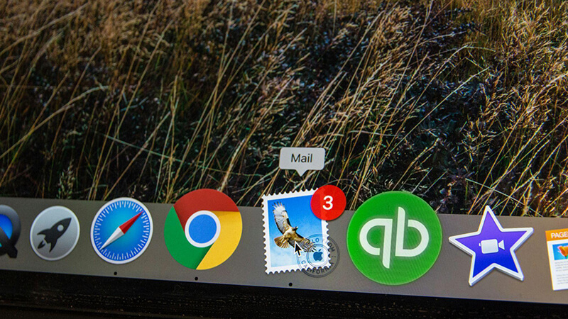 ></p>
<p>顧客の消費行動が多様化している今、セグメント配信はマーケティング手法として欠かせない要素です。メールマーケティングの効果を最大化してくれますから、取り入れない手はありません。</p>
<p>特に<strong>メールマーケティングで課題となりがちな開封率やクリック率の向上＝読まない・行動しない問題への施策、顧客の消費行動率アップには非常に効果的な手法と言えます。</strong></p>
<p>時間やコストの増大、人材育成や人材確保など、初期コスト・ランニングコストが増える部分がデメリットではありますが、それを上回る成果を出せれば問題ありません。</p>
<p><span style=