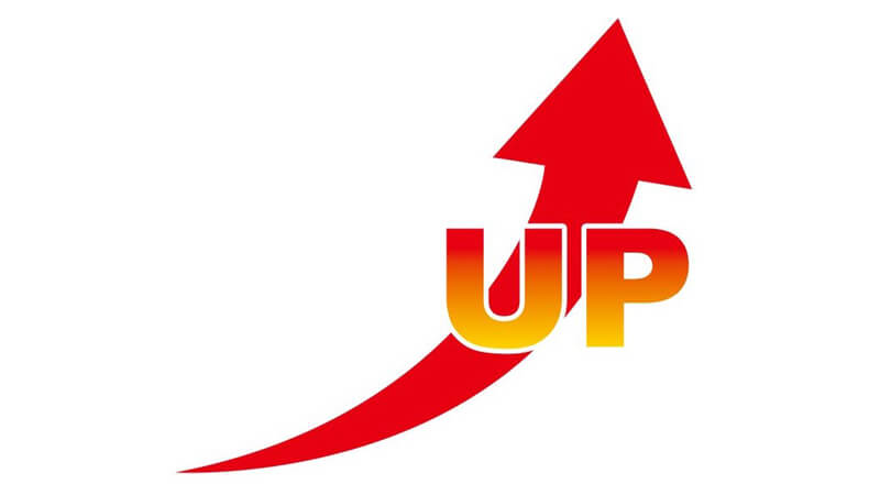 ></p>
<p>ここからは、メルマガの効果を最大化するテクニックについて、以下の内容を紹介します。</p>
<ol>
<li>HTML形式の活用と視覚的魅力の向上</li>
<li>セグメント配信によるパーソナライゼーション</li>
<li>コンテンツ品質の向上</li>
</ol>
<h3>1. HTML形式の活用と視覚的魅力の向上</h3>
<p>メルマガによる広告宣伝の効果を最大化させるためには、HTML形式を活用し視覚的な魅力を向上させることが有効です。<strong>メルマガにはテキスト形式とHTML形式があります。</strong></p>
<p>テキスト形式は、文字通り文章を主体としたメルマガです。レイアウトや画像の部分で制限がありますが、データ量が小さく、誰にでも配信できます。</p>
<p>HTML形式は、画像の挿入やレイアウトの変更が可能なメルマガです。テキスト形式よりデータ量が大きいものの、自由度が高く視覚的な訴求効果が高い形式です。しかし、文字通りHTMLを使うため専門的な知識が必要となります。</p>
<p><strong>HTML形式は、メルマガの宣伝効果の向上が見込めるため、テキスト形式で配信している方もぜひ検討してみてください。</strong></p>
<h3>2. セグメント配信によるパーソナライゼーション</h3>
<p>メルマガを配信する際は、セグメント配信による個別化を意識しましょう。なぜなら、属性ごとに適した内容のメルマガを配信すれば、広告宣伝の効果の向上が期待できるからです。</p>
<p>同じ内容のメルマガを配信すれば、手間はかかりませんが内容が均一化されてしまいます。均一的な内容のメルマガでは、高い訴求効果は望めません。マーケティングは、購入や成約につなげることが目的のため、メルマガの効果が低ければ廃止される可能性もあります。</p>
<p>そうした事態を回避するためにも、<strong>メルマガはターゲットに適したセグメント配信で行いましょう</strong>。顧客の属性を分析し、ニーズに近い商品やサービス、有益な情報を提供することを心がけてください。顧客にとって役立つ情報を提供することで、メルマガの価値が向上します。</p>
<h3>3. コンテンツ品質の向上</h3>
<p>メルマガの効果を最大化するためには、コンテンツ品質の向上が欠かせません。商品やサービスの宣伝でも、クオリティによって効果には大きな差が出ます。メルマガも同様で、効果を向上させるためには、品質の改善が必要です。</p>
<p>メルマガのコンテンツ品質とは、「読みやすさ」です。タイトルやレイアウト、テーマをなんとなく作成するのではなく、顧客の印象に残るように設計することで効果の向上が見込めます。特に、テーマがブレていると、読まれても次のアクションにはつながりません。</p>
<p>メルマガは相手の反応が見えないため、自社のPRが強くなりやすいマーケティング手法です。しかし、<strong>顧客に届けることを第一に考えて、コンテンツの品質向上に努めましょう</strong>。</p>
<h2>メルマガの大量配信と効果測定をするならMail Publisher（メールパブリッシャー）がおすすめ</h2>
<p style=