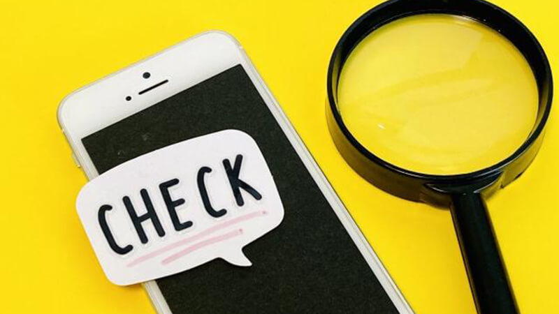 ></p>
<p>オプトインの対になる言葉に「オプトアウト」があります。広告宣伝メールの受信を許可するオプトインに対し、オプトアウトは「受信したくない」という意思を表明する手段です。</p>
<p>メールマーケティングにおいては、メルマガの配信停止がオプトアウトに当たります。一度ユーザーが受信を許可した場合でも、オプトアウト方式で拒否があれば、ユーザーの意思に従って配信を停止しなければなりません。</p>
<p><a href=