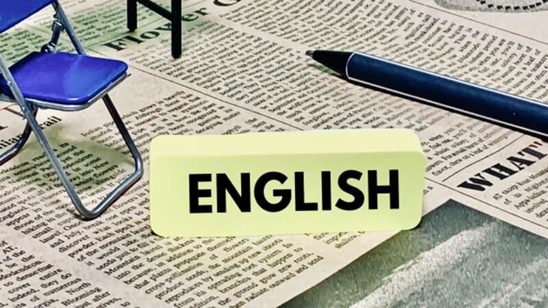 ></p>
<p>「五月雨式に申し訳ございません」は日本語独特の言い回しですが、「repeatedly（度々）」や「in a row（立て続けに）」といった単語を用いると英語で表現できます。</p>
<ul>
<li>I’m sorry for sending you so many emails in a row.</li>
<li>I apologize for sending you emails repeatedly.</li>
<li>I’m so sorry to bother you with so many emails.</li>
</ul>
<p>なお「sorry」は、「すみません」と同様にくだけた表現です。「誠に申し訳ございません」のように丁寧に書きたい場合は「very sorry」「truly sorry」など副詞を活用して謝意を伝えてもよいでしょう。</p>
<h2>まとめ：「五月雨式に申し訳ございません」を正しく使いこなそう</h2>
<p><img decoding=