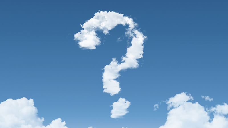 ></p>
<p>「お世話になっております」の「お世話」とは、名詞である「世話」に接頭辞の「お」がついたものです。つまり「お世話」は「世話」を丁寧に表現したことになります。</p>
<p>そしてこの場合の「世話」とは「関係をとりもつこと」、「気を配って面倒をみること」といった意味があります。「なっております」は、「なっています」という進行形の語尾を、より丁寧にした形です。</p>
<p>ですから「お世話になっております」は、すでに良い関係にある相手に対し感謝を伝える言葉といえます。<strong>それではこの表現は正しい敬語表現なのでしょうか。</strong></p>
<p><strong>「お世話になります」との使い分けも気になりますね。それぞれ詳しく解説しましょう。</strong></p>
<p>・「お世話になっております」は正しい敬語表現か？<br />・「お世話になっております」と「お世話になります」の使い分け</p>
<h3>「お世話になっております」は正しい敬語表現か？</h3>
<p>前項でも解説しましたが、「お世話」とは名詞である「世話」に、接頭辞の「お」がついたものです。「なっております」は、「なっています」という進行形の語尾を、より丁寧にした言い方です。</p>
<p><strong>ですから「お世話になっております」は、敬語として成立しています。</strong>正しい表現なので問題はありません。相手に感謝の気持ちを伝えつつ、挨拶としても使える言葉として、ビジネスシーンでは日常的に使われます。</p>
<p><strong>口頭でもメールでも使えるので便利ですが、ふさわしくないケースもあるので、そこは注意してください。</strong>例えばファミレスなどで人数確認の際、「（2名様で）よろしかったでしょうか」という言い回しを耳にしますが、使い方としては間違っています。</p>
<p>「お世話になっております」にも、ふさわしくないケースはあるわけです。それについては後ほど詳しく解説します。</p>
<h3>「お世話になっております」と「お世話になります」の使い分け</h3>
<p><strong>「お世話になっております」は、主にお客様や取引先に対して使われます。</strong>それも過去から現在にかけての、関係性に対しての言葉なので、初めてのお客様や取引先には通常は使いません。すでに関係が成立した相手に、感謝の意を伝える言葉というわけです。</p>
<p><strong>一方、「お世話になります」は、それまで面識がなく新たにお客様となった方や、取引先に対して使われます。</strong>未来の関係性への予測や、期待が込められているといっていいでしょう。</p>
<p>ただし個人的には面識がなくても、会社としてすでに取引をしている場合は、「お世話になっております」を使っても問題はありません。<strong>「お世話になっております」は過去から現在、「お世話になります」は現在から未来と使い分けてください。</strong></p>
<h2>「お世話になっております」を使う際の注意点</h2>
<p><img decoding=