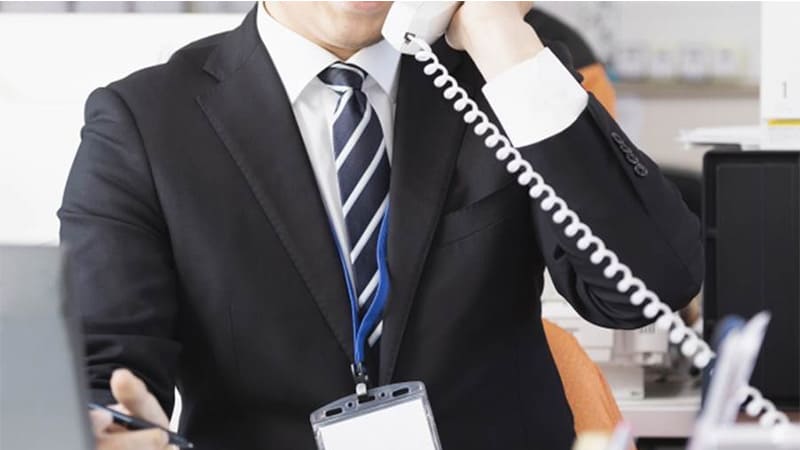 ></p>
<p>「スクリプト」は英語で「台本」という意味。つまりテレアポ（営業電話）における「トークスクリプト」は、アポイントまでの会話の流れやパターンをまとめた例文のことです。</p>
<p>基本的な会話のパターンをあらかじめ記しておくことで、導入トークがスムーズになります。トライアンドエラーを繰り返して改変を加え続ければ、成功率が高いトークスクリプトを作り上げられるでしょう。</p>
<h2>テレアポトークスクリプト活用のメリット</h2>
<p><img decoding=