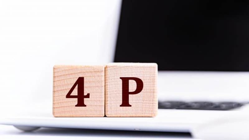 ></p>
<p>4P分析とは、製品（Product）、価格（Price）、流通（Place）、販促活動（Promotion）の4つの要素から成るマーケティングフレームワークです。<br>企業が新製品を市場に投入する際や既存製品のマーケティング戦略を見直す際に使用され、特に、どのように製品を設計し、適切な価格を設定し、最適な流通チャネルを選び、効果的な販促活動を行うかを体系的に分析する手法です。</p>
<p>この分析手法は、マーケティング戦略の基盤を形成し、目標達成に向けた具体的なアクションプランの策定に寄与します。<br>また、4P分析を活用することで、企業は顧客ニーズに合った製品提供や価格設定、流通戦略を行うことができ、結果的に競争優位を確立するための強力なツールとなります。</p>
<p>さらには、近年のデジタル革命により、4P分析の重要性はますます高まっています。<br>デジタルツールを用いることで、より詳細かつリアルタイムなデータを活用した分析が可能となり、迅速かつ柔軟な意思決定が求められる現代において、その意義が見直されています。</p>
<h2>4P分析の重要性と目的</h2>
<p><img decoding=