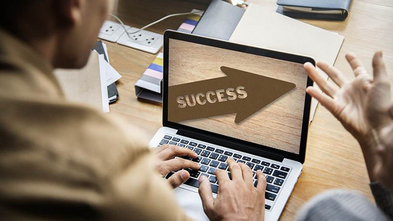 ></span></p>
<p><span>マーケティングオートメーション（MA）コンサルを導入した後の運用体制とその継続的な改善は、成功の鍵となります。まず、部門横断型のチームを設置し、各部門の専門知識を反映した運用体制を整えることが重要です。また、四半期ごとのレビューや改善サイクルを導入し、KPIの進捗状況を定期的に確認することで、効果的な改善が実現できます。</span></p>
<h3 dir=